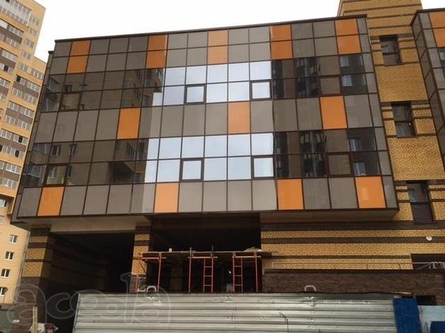Продаётся трехэтажное здание торгового центра, 4438м2.