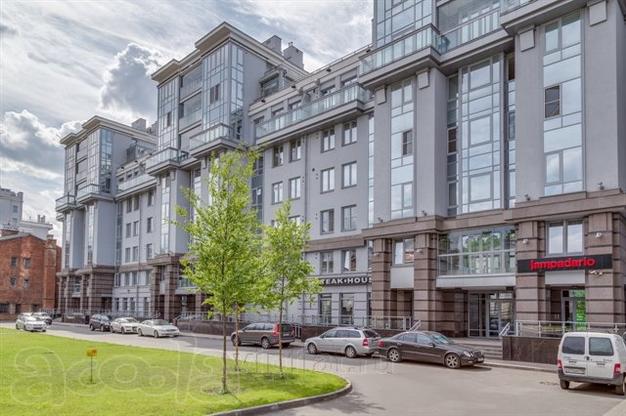 Сдается универсальное помещение под магазин, сферу услуг.